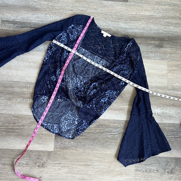 Love Stitch boho lace sleeve wrap crop top - Picture 8 of 12